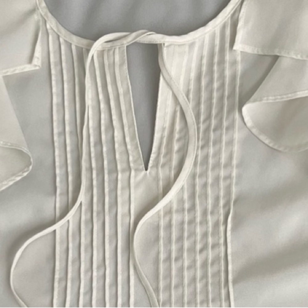 90# Rose & Olive Cream Sleeveless Blouse with Ruffle Details - Picture 4 of 8